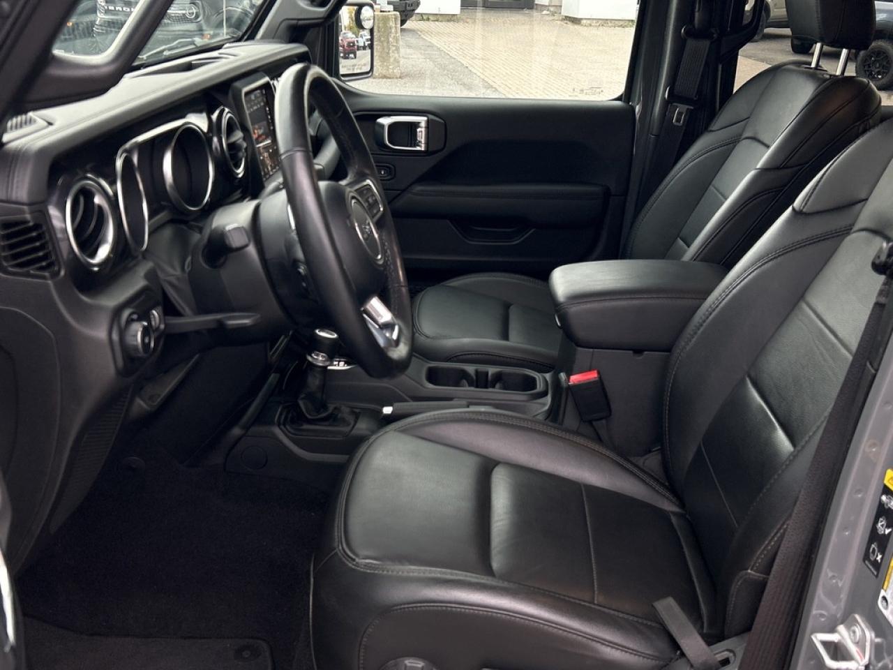 2023 Jeep Wrangler SAHARA 4DR 4X4 Photo