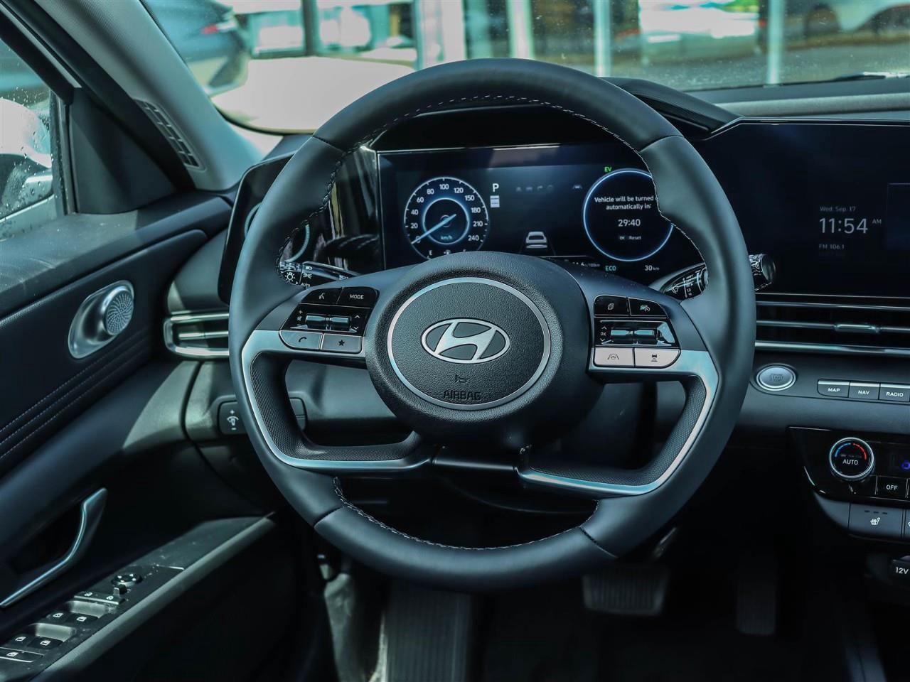 2025 Hyundai Elantra HEV Luxury 4dr Sedan Photo