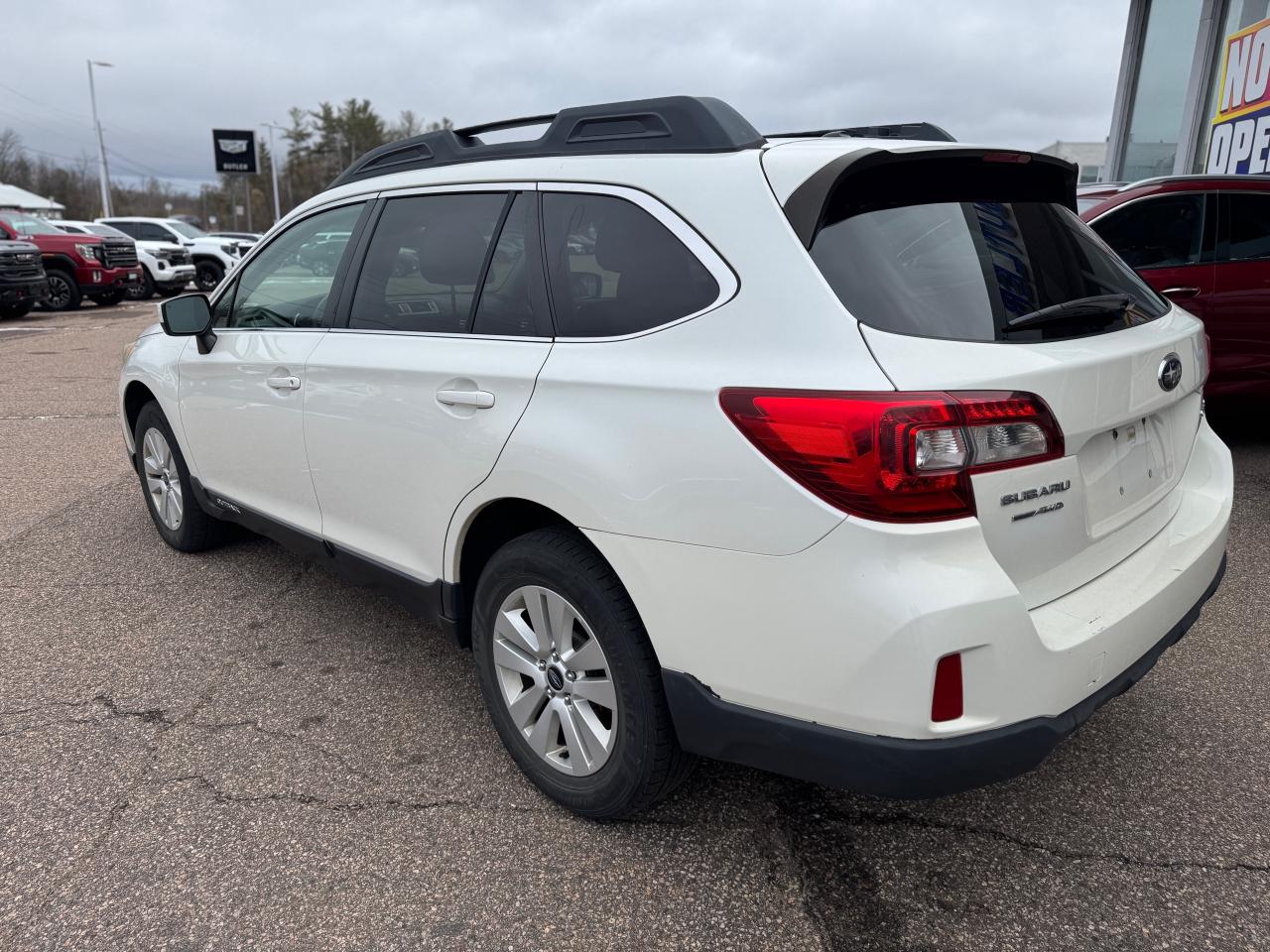 2015 Subaru Outback 2.5i (CVT) 4dr All-Wheel Drive Photo