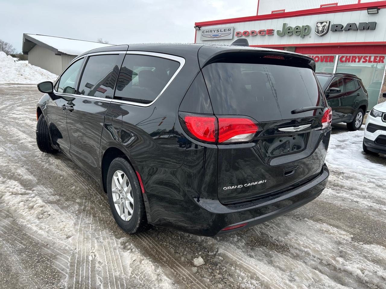 2026 Chrysler Grand Caravan SXT Front-Wheel Drive Passenger Van Photo2