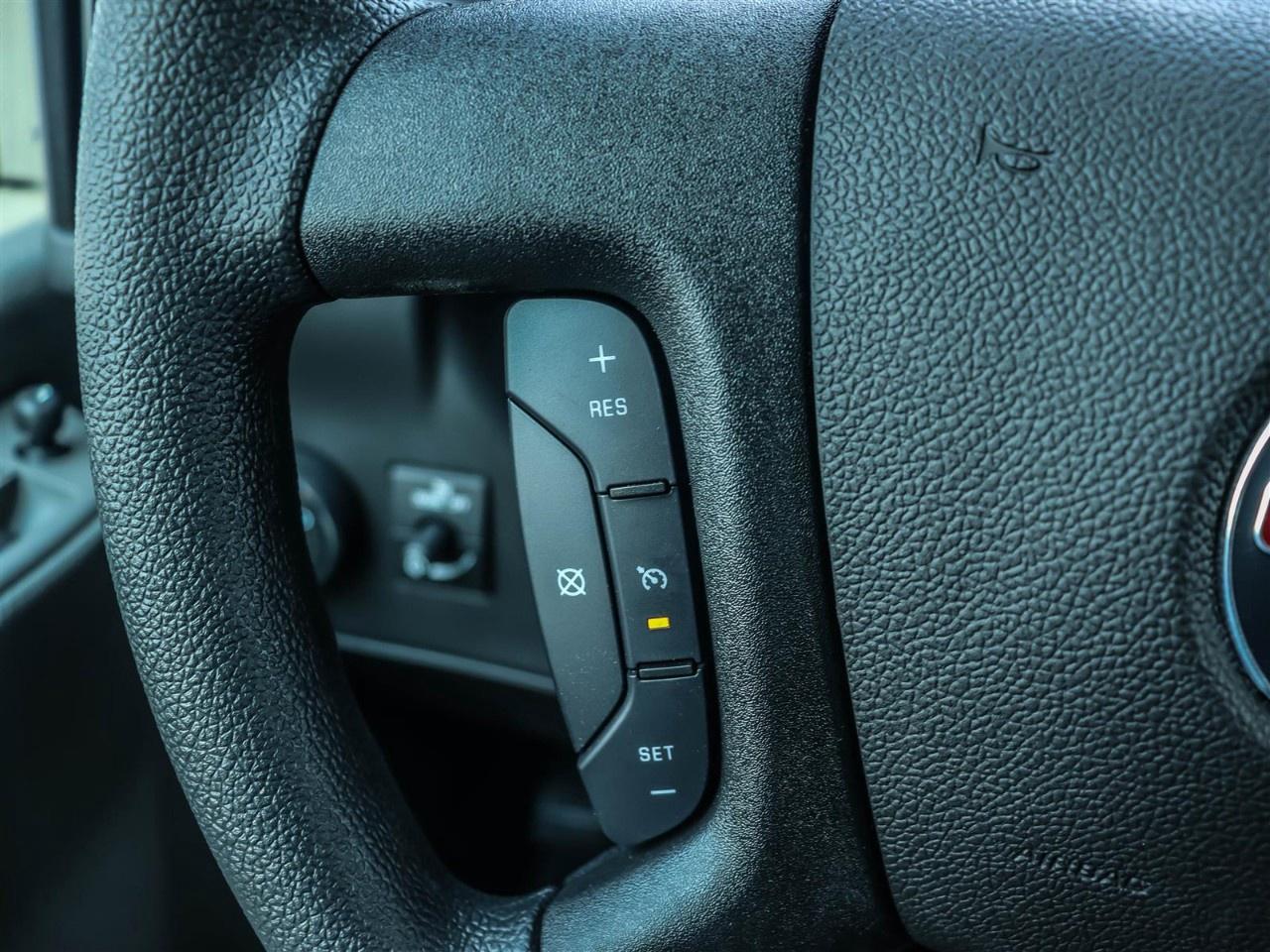 2025 GMC Savana Cargo Van 2500 Extended Wheelbase Rear-Wheel Drive Photo