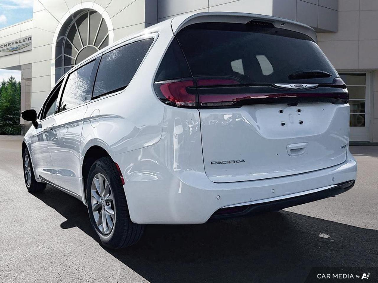 2026 Chrysler Pacifica Select All-Wheel Drive Passenger Van Photo