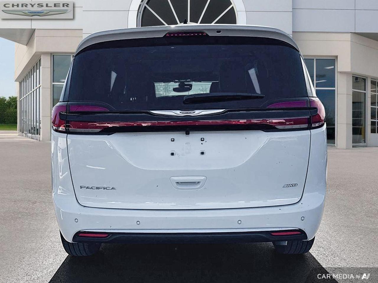 2026 Chrysler Pacifica Select All-Wheel Drive Passenger Van Photo4