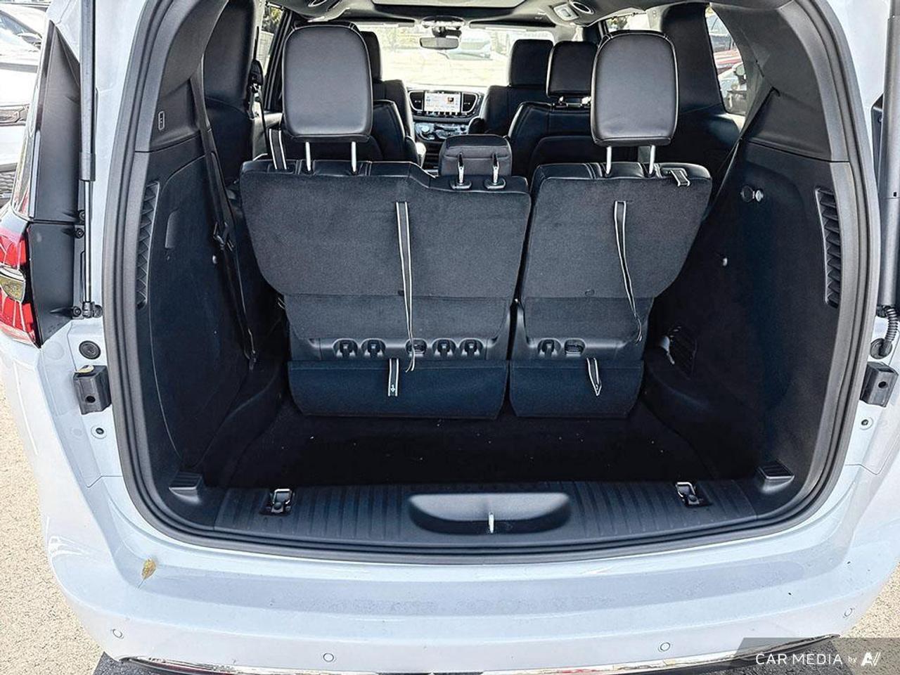 2026 Chrysler Pacifica Select All-Wheel Drive Passenger Van Photo