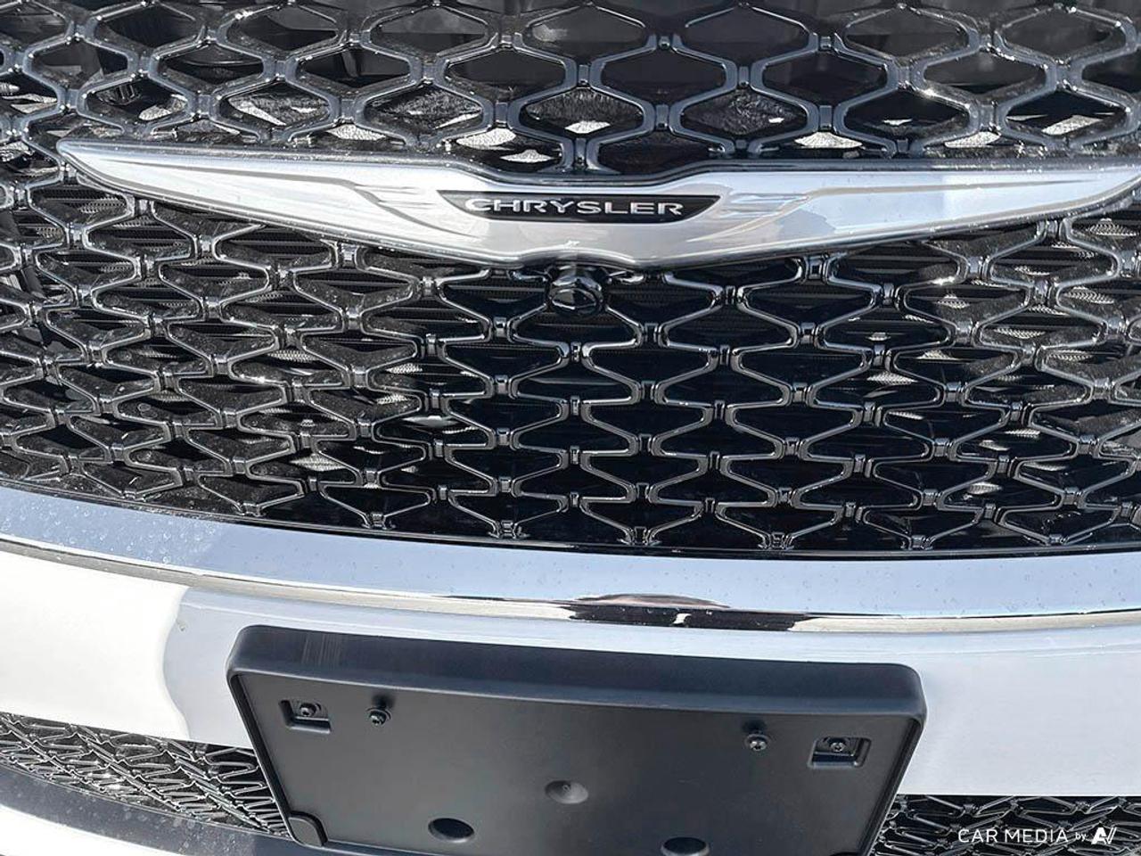 2026 Chrysler Pacifica Select All-Wheel Drive Passenger Van Photo