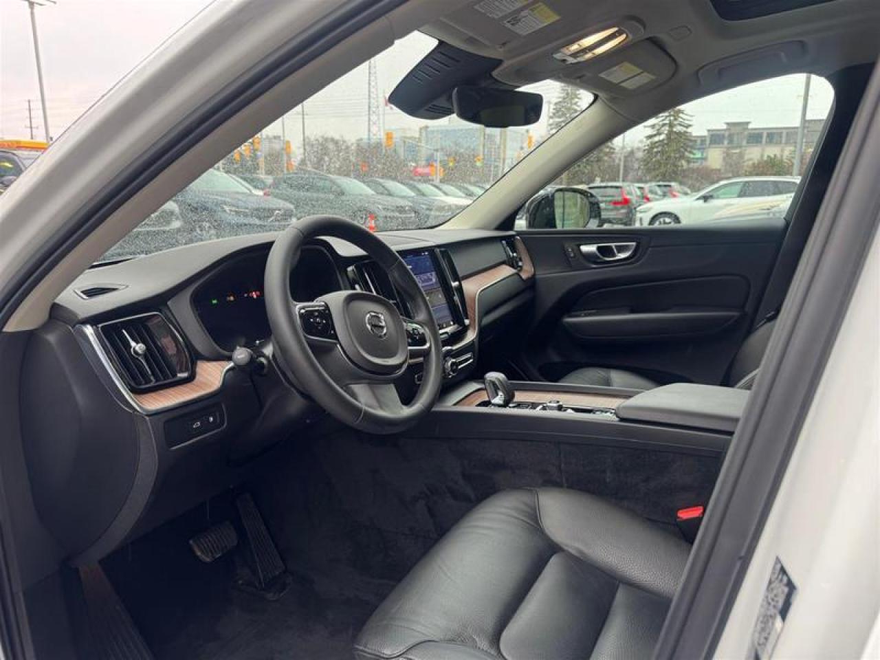 2024 Volvo XC60 Recharge T8 eAWD PHEV Plus Dark Theme Photo