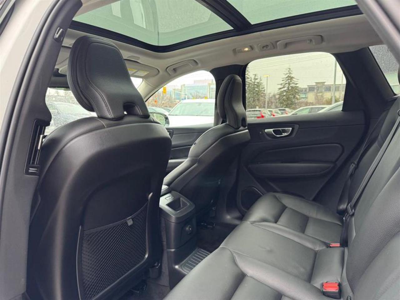 2024 Volvo XC60 Recharge T8 eAWD PHEV Plus Dark Theme Photo