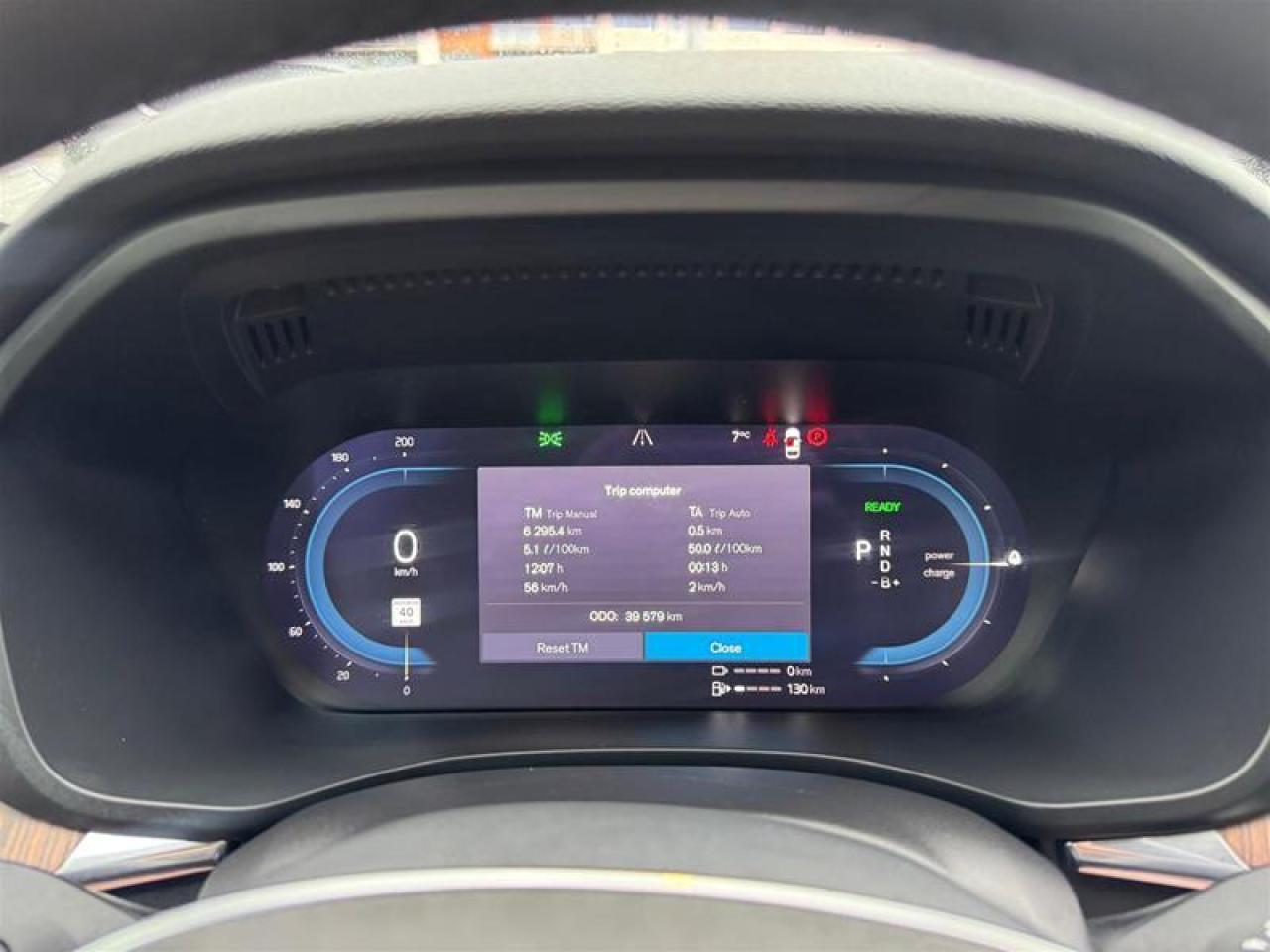 2024 Volvo XC60 Recharge T8 eAWD PHEV Plus Dark Theme Photo