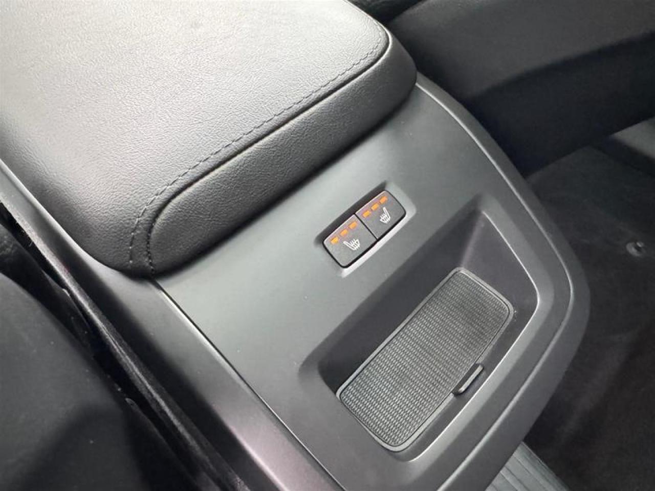 2024 Volvo XC60 Recharge T8 eAWD PHEV Plus Dark Theme Photo