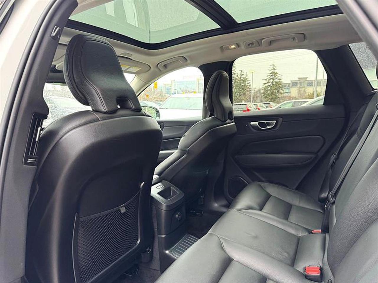 2024 Volvo XC60 Recharge T8 eAWD PHEV Plus Dark Theme Photo