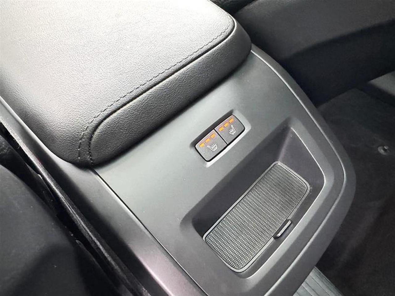 2024 Volvo XC60 Recharge T8 eAWD PHEV Plus Dark Theme Photo