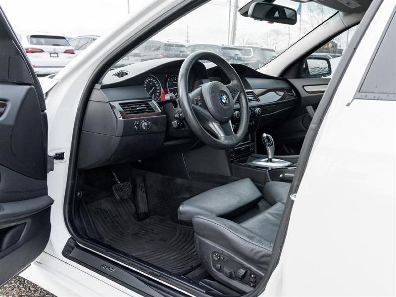 2009 BMW 528 i 4dr Rear-wheel Drive Sedan Photo