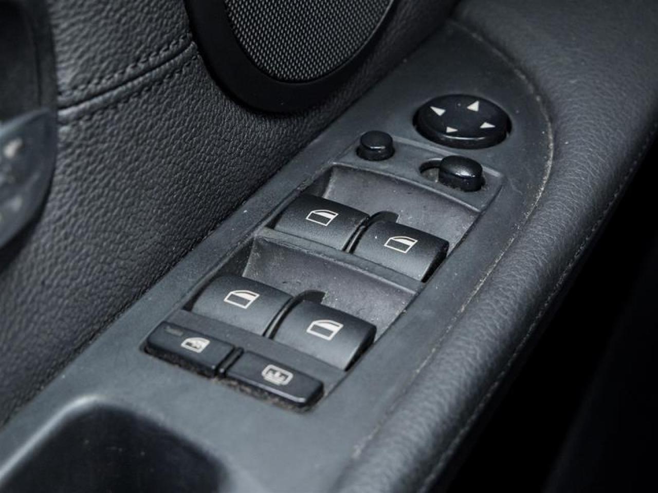 2009 BMW 528 i 4dr Rear-wheel Drive Sedan Photo