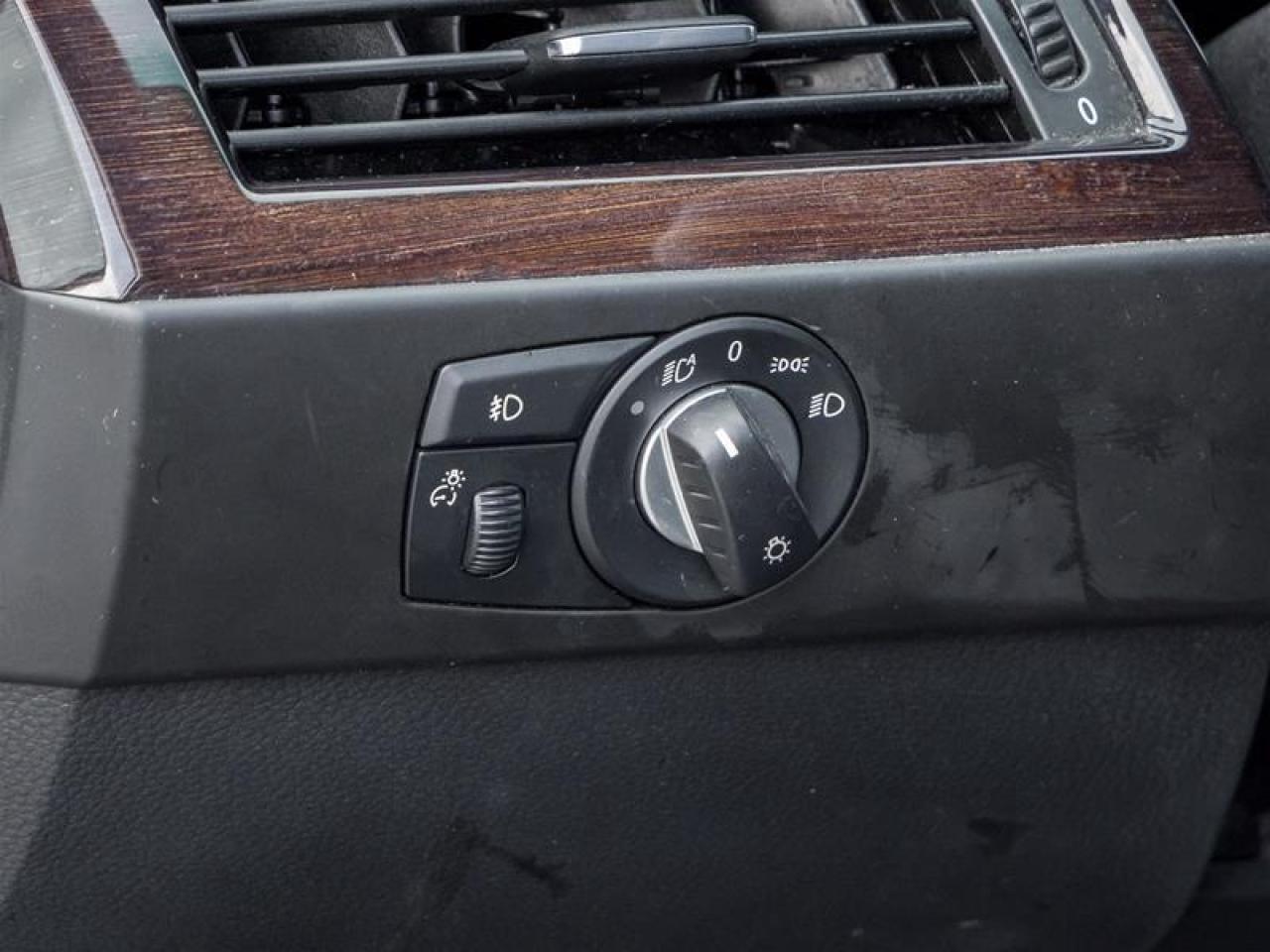 2009 BMW 528 i 4dr Rear-wheel Drive Sedan Photo