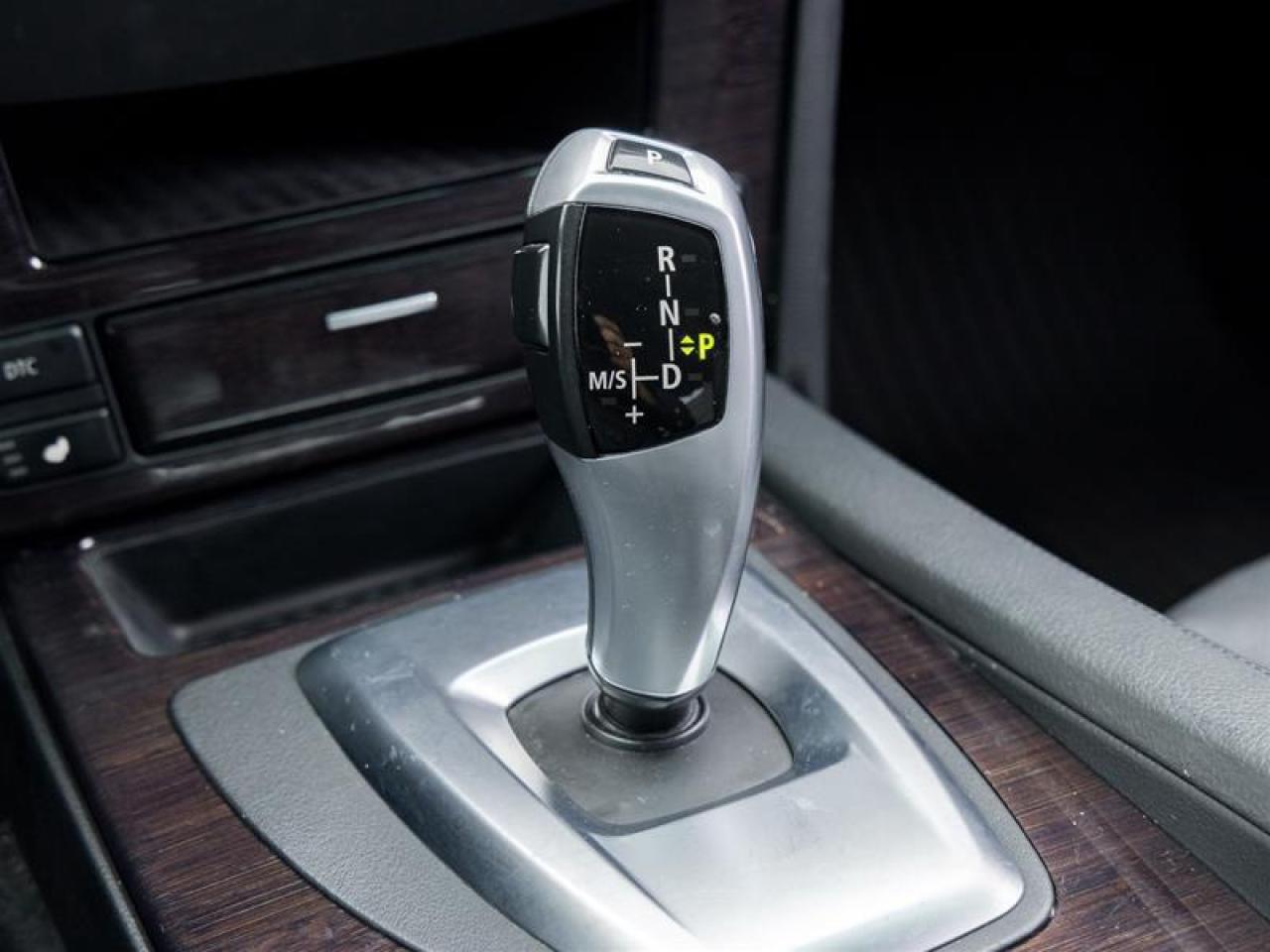 2009 BMW 528 i 4dr Rear-wheel Drive Sedan Photo