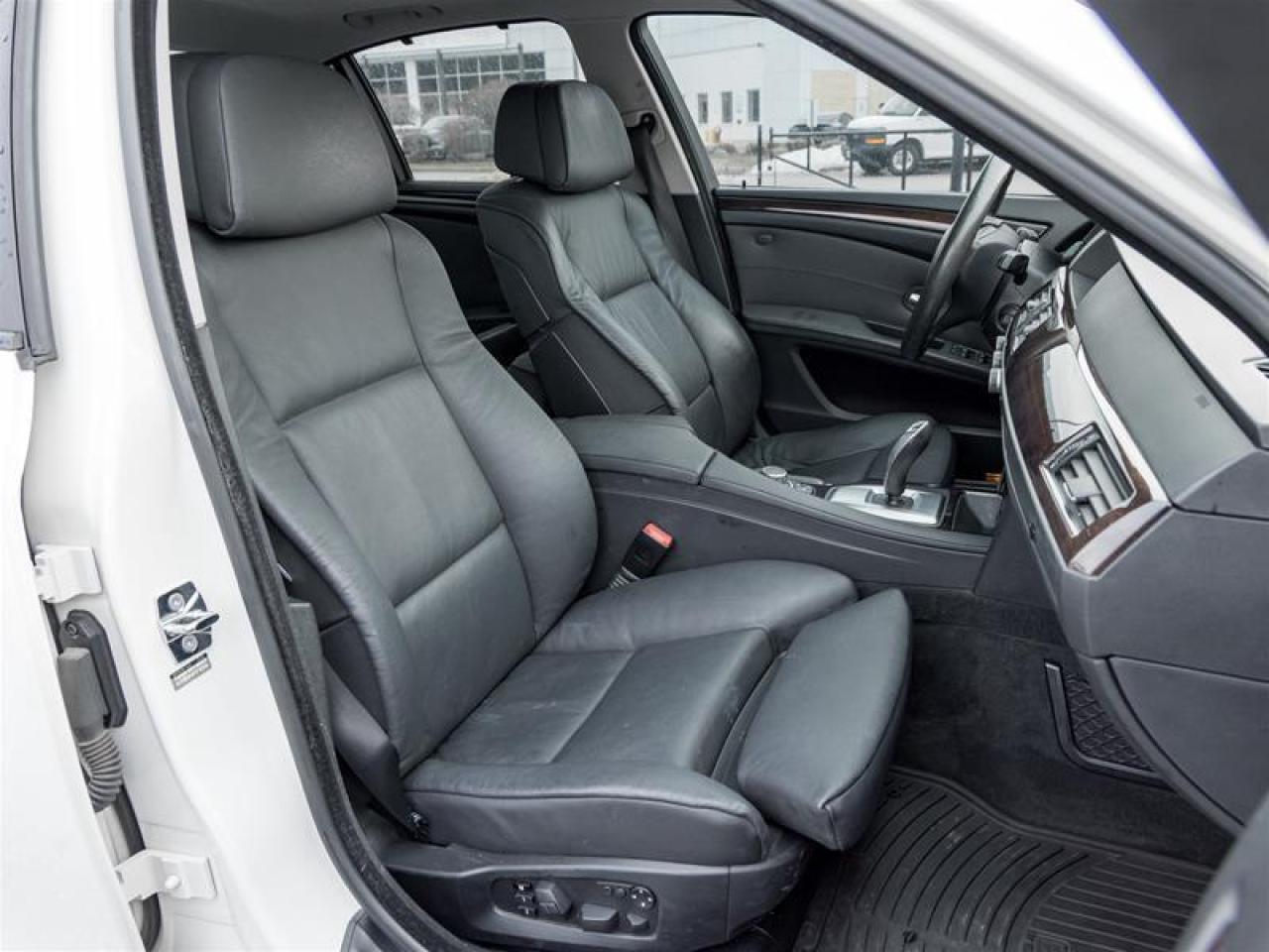 2009 BMW 528 i 4dr Rear-wheel Drive Sedan Photo