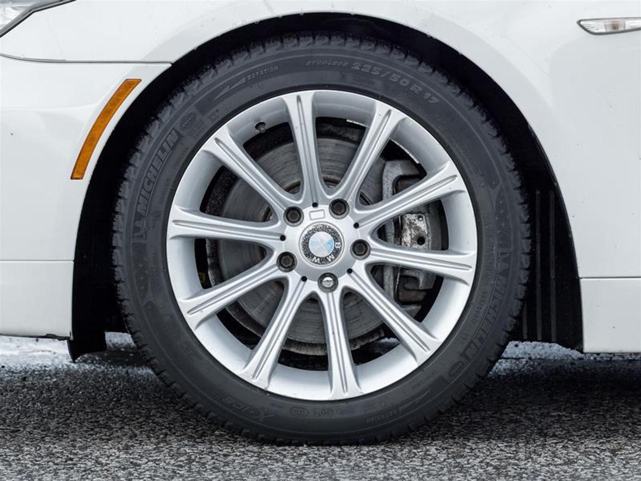 2009 BMW 528 i 4dr Rear-wheel Drive Sedan Photo