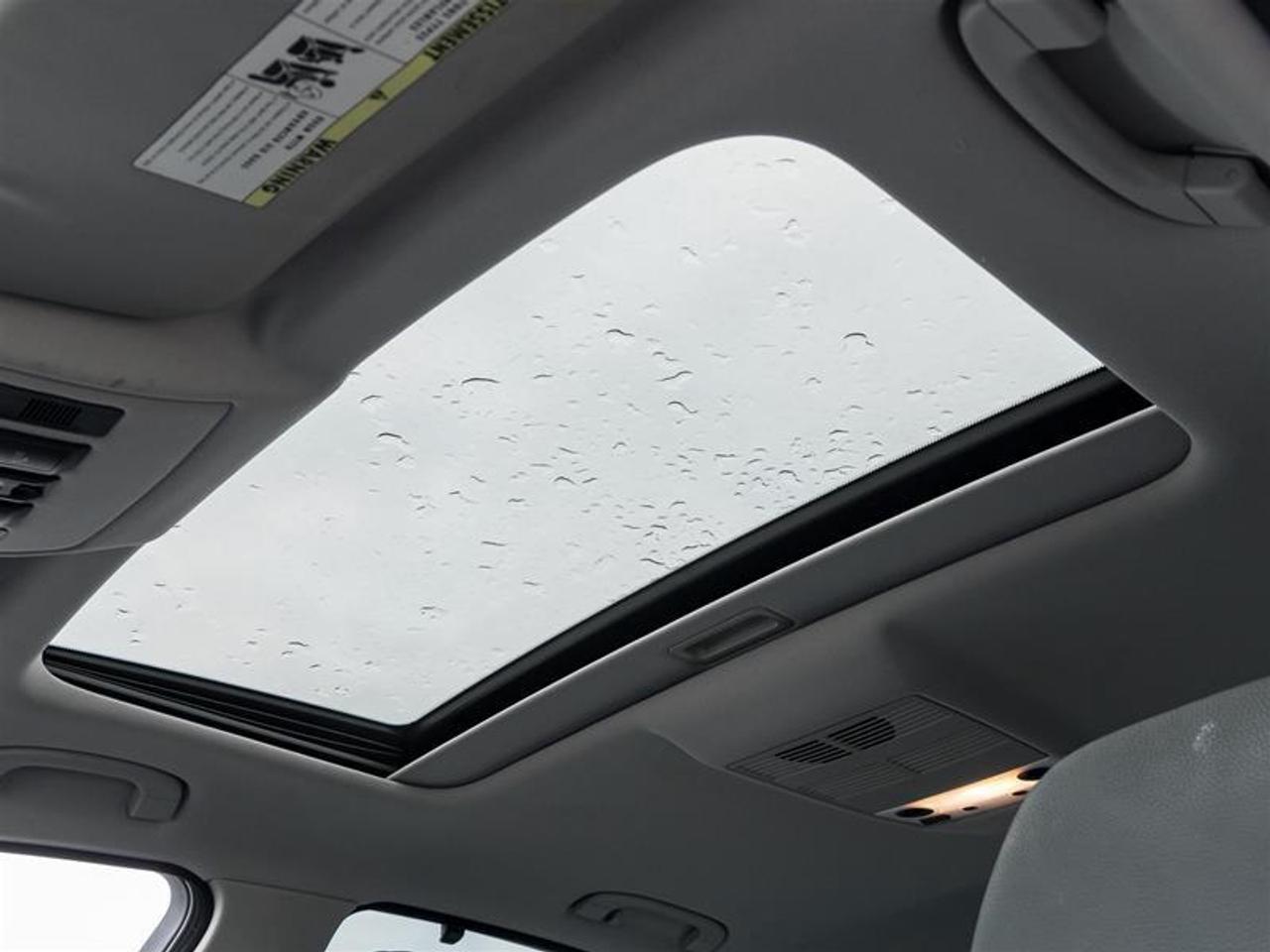 2009 BMW 528 i 4dr Rear-wheel Drive Sedan Photo