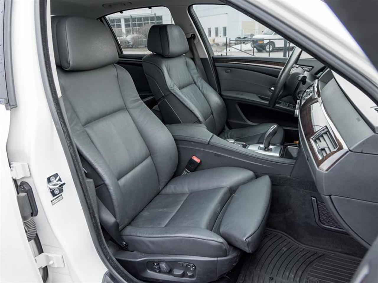 2009 BMW 528 i 4dr Rear-wheel Drive Sedan Photo