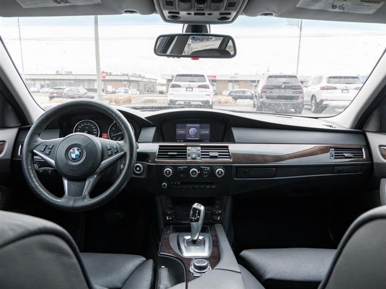 2009 BMW 528 i 4dr Rear-wheel Drive Sedan Photo