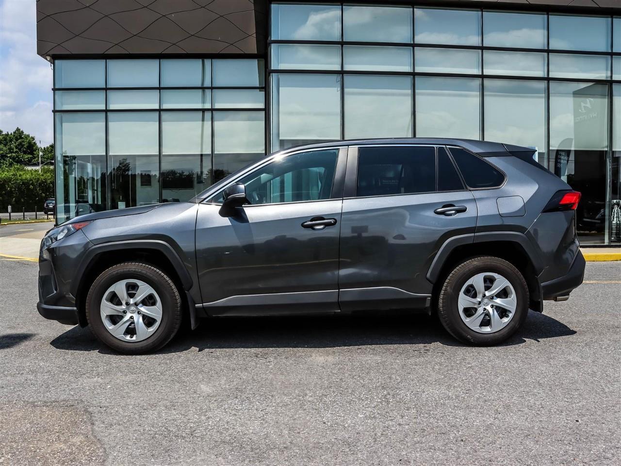 2022 Toyota RAV4 LE 4dr All-wheel Drive Photo4