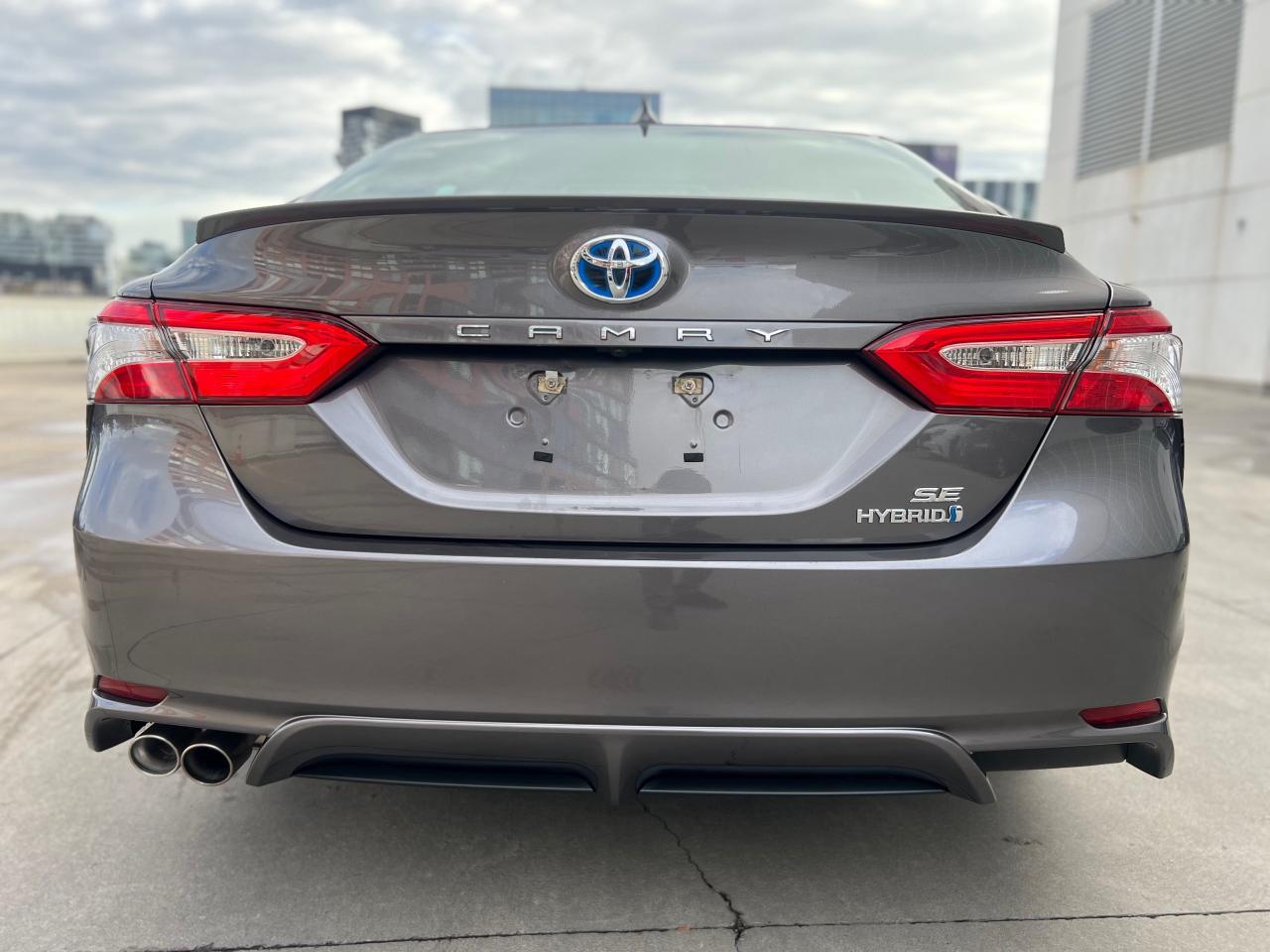 2020 Toyota Camry Hybrid SE 4dr Sedan Photo