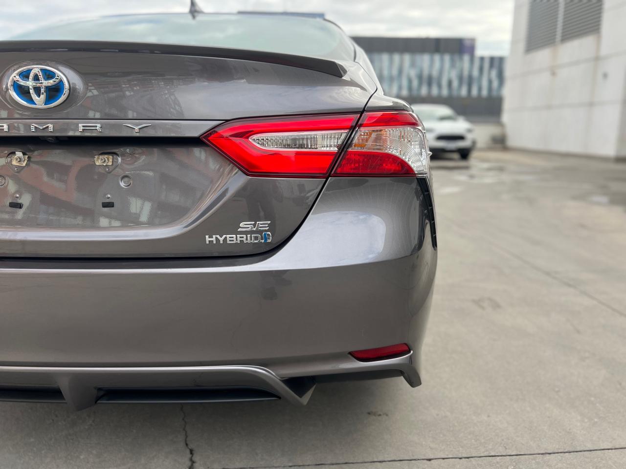 2020 Toyota Camry Hybrid SE 4dr Sedan Photo