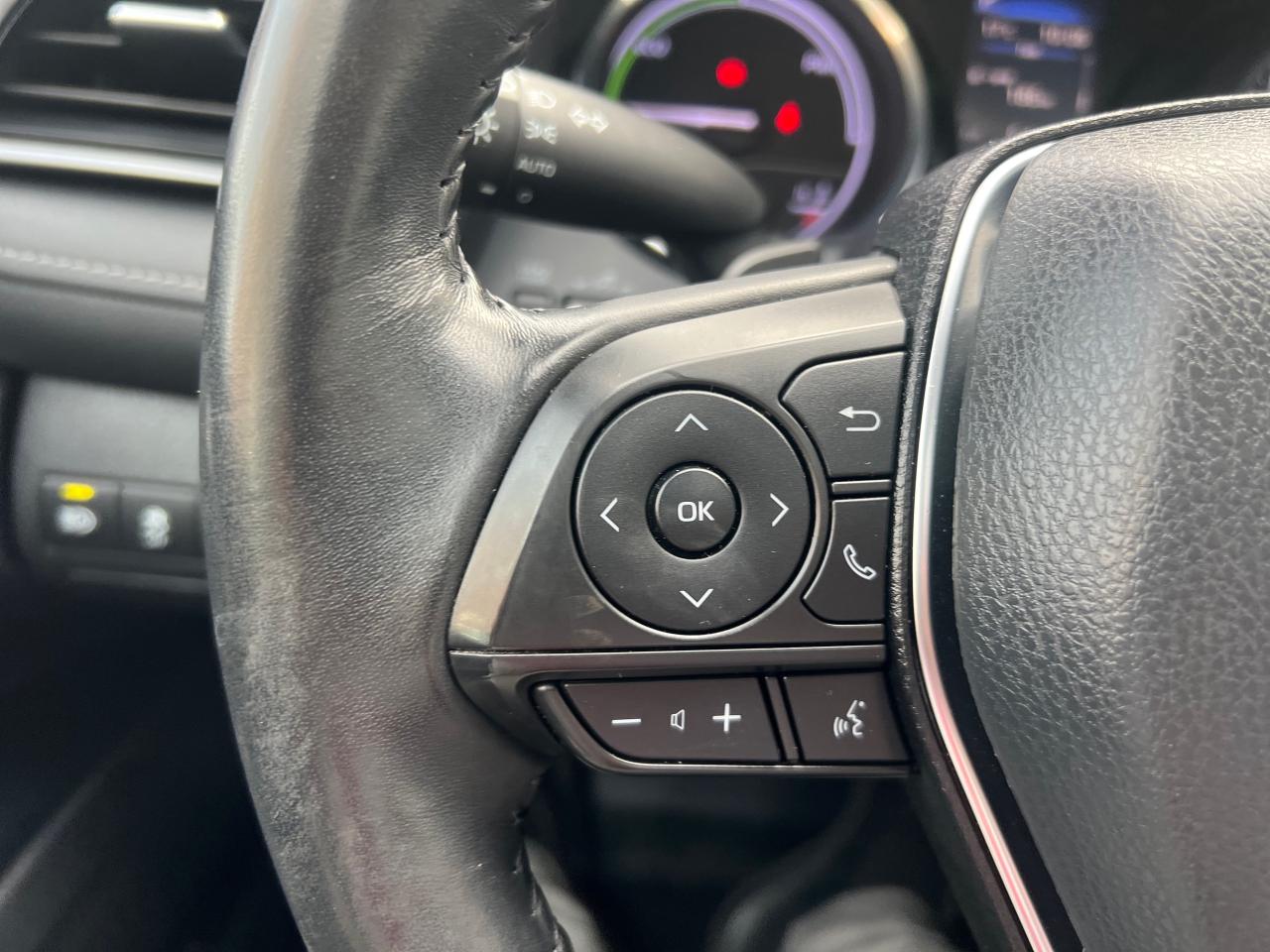 2020 Toyota Camry Hybrid SE 4dr Sedan Photo