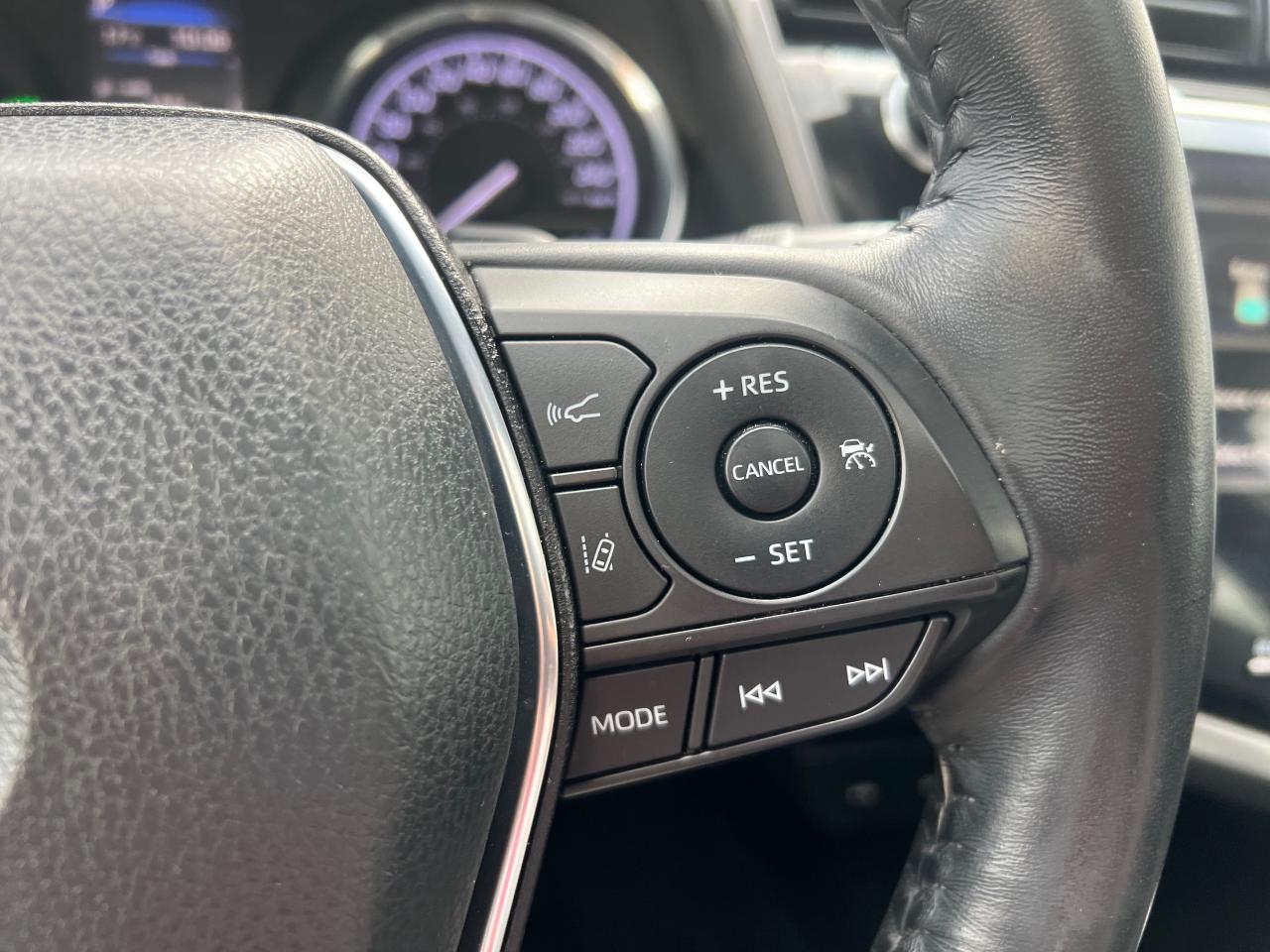 2020 Toyota Camry Hybrid SE 4dr Sedan Photo