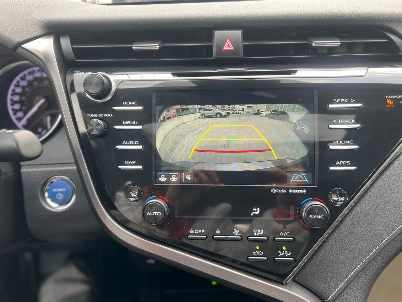 2020 Toyota Camry Hybrid SE 4dr Sedan Photo