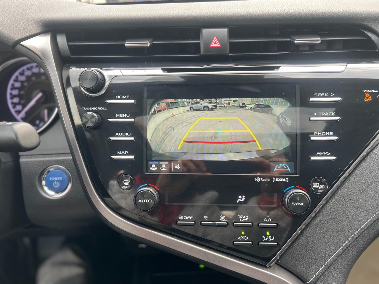 2020 Toyota Camry Hybrid SE 4dr Sedan Photo