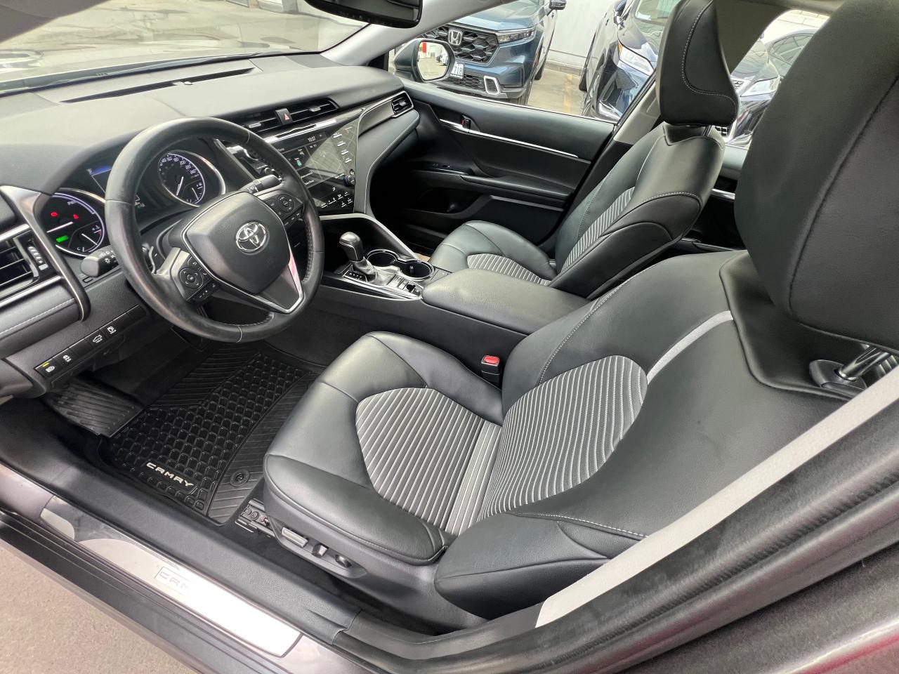 2020 Toyota Camry Hybrid SE 4dr Sedan Photo