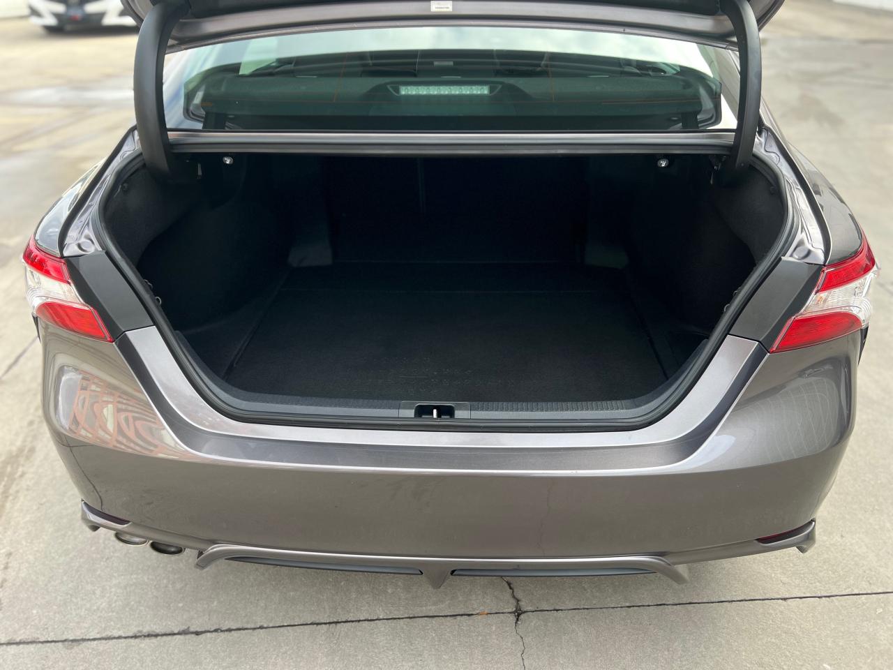 2020 Toyota Camry Hybrid SE 4dr Sedan Photo