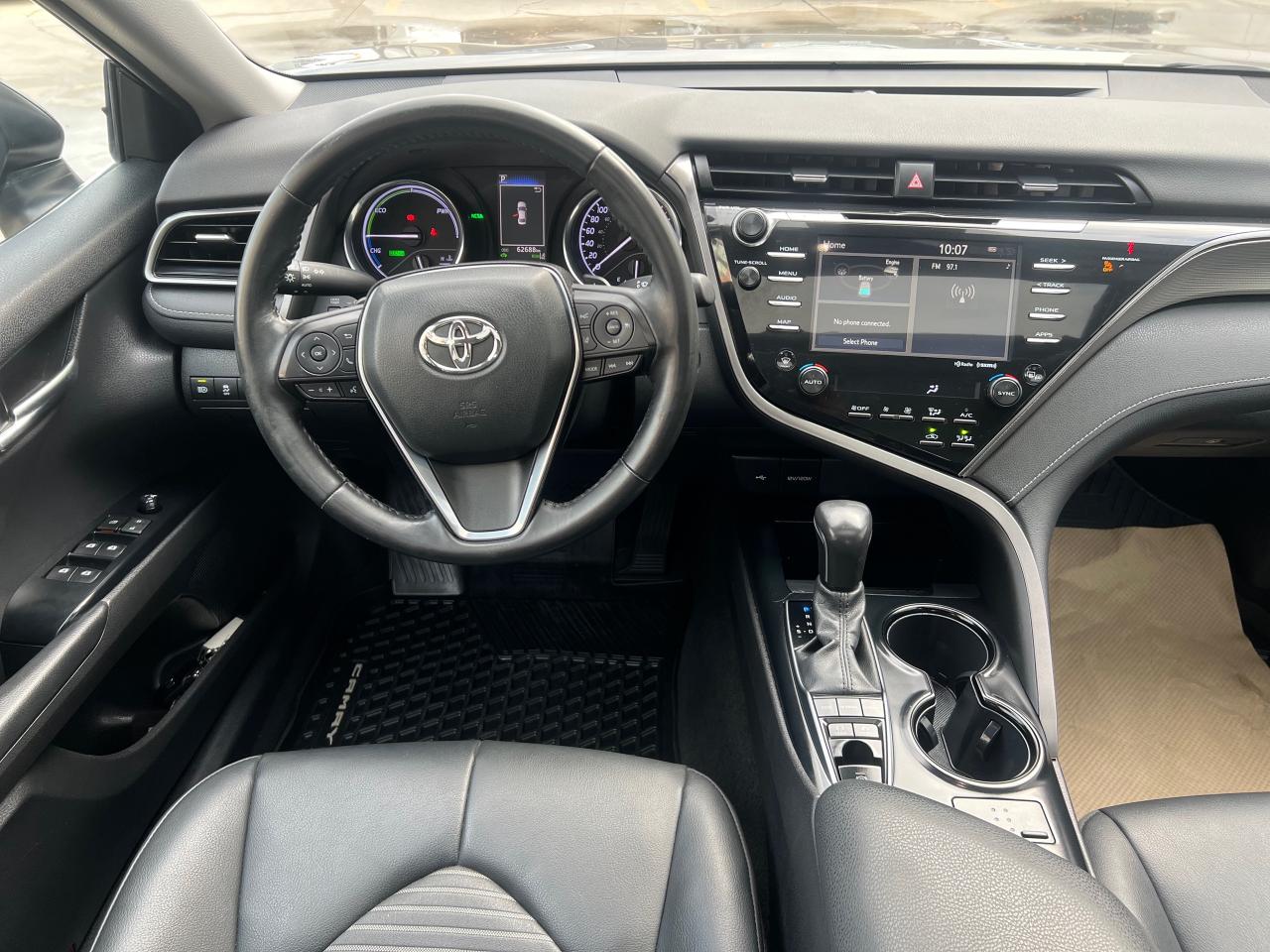 2020 Toyota Camry Hybrid SE 4dr Sedan Photo
