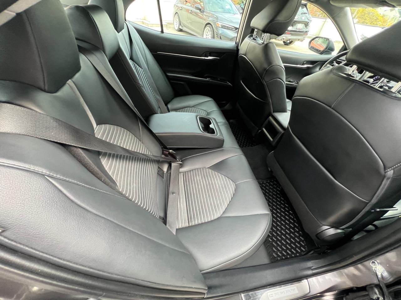 2020 Toyota Camry Hybrid SE 4dr Sedan Photo