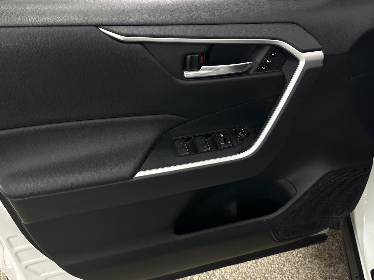 2023 Toyota RAV4 XLE 4dr All-wheel Drive Photo