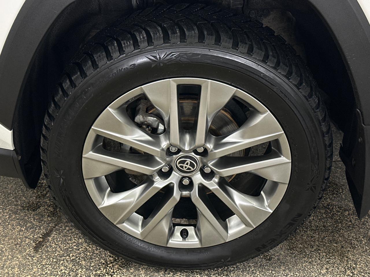 2023 Toyota RAV4 XLE 4dr All-wheel Drive Photo