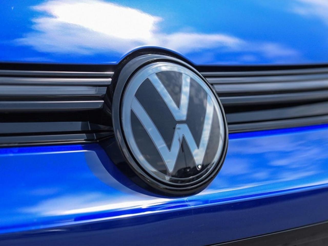 2026 Volkswagen Golf R BLACK EDITION Photo