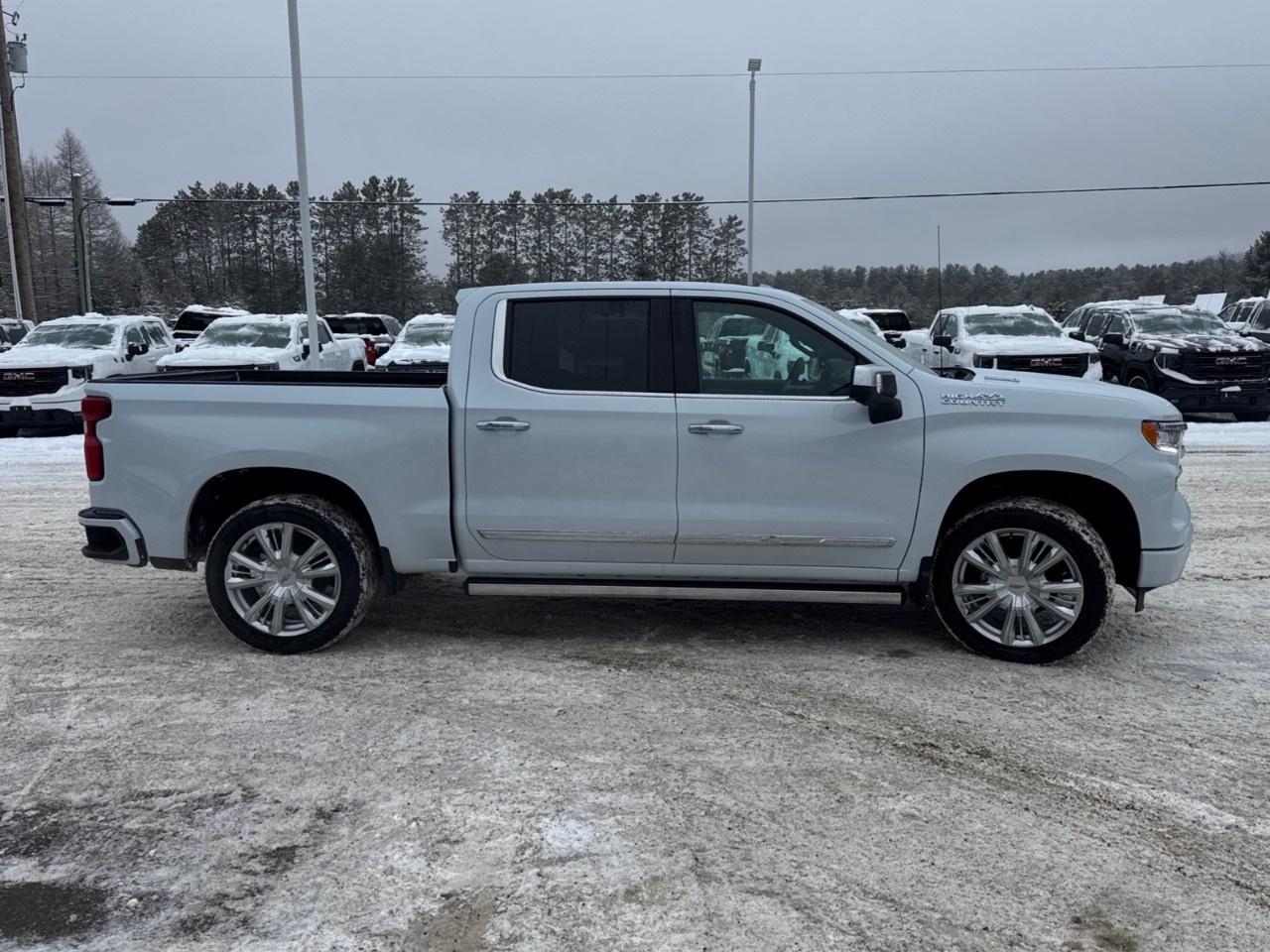 2026 Chevrolet Silverado 1500 Crew Cab Short Box 4-Wheel Drive High Country Photo
