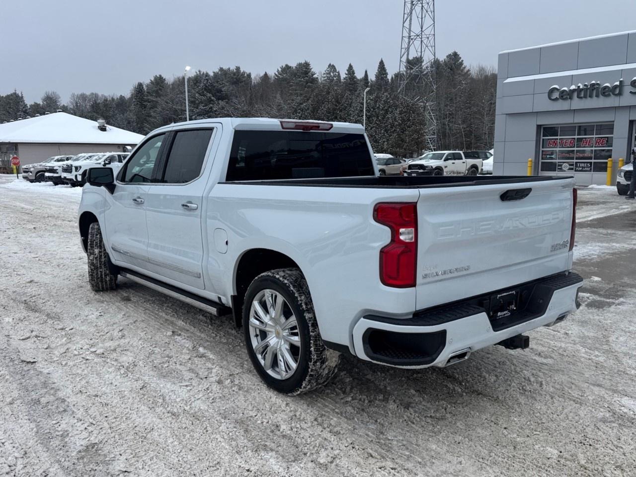 2026 Chevrolet Silverado 1500 Crew Cab Short Box 4-Wheel Drive High Country Photo