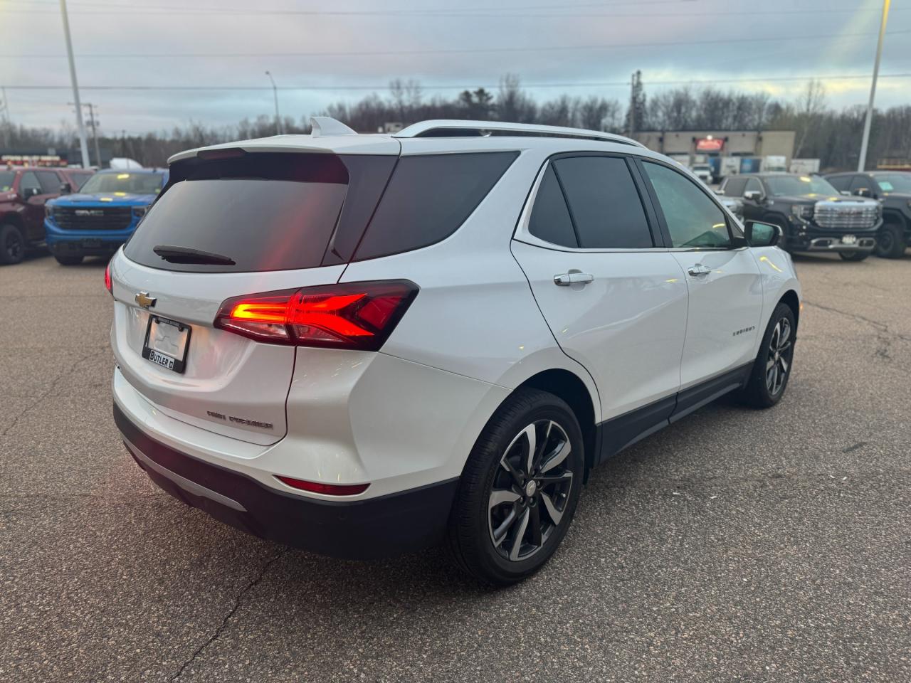 2023 Chevrolet Equinox Premier All-Wheel Drive Photo4