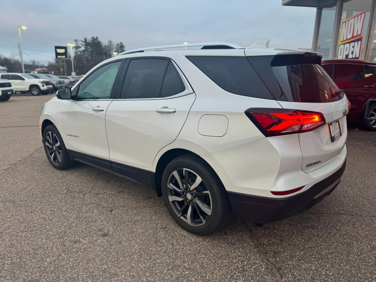 2023 Chevrolet Equinox Premier All-Wheel Drive Photo2