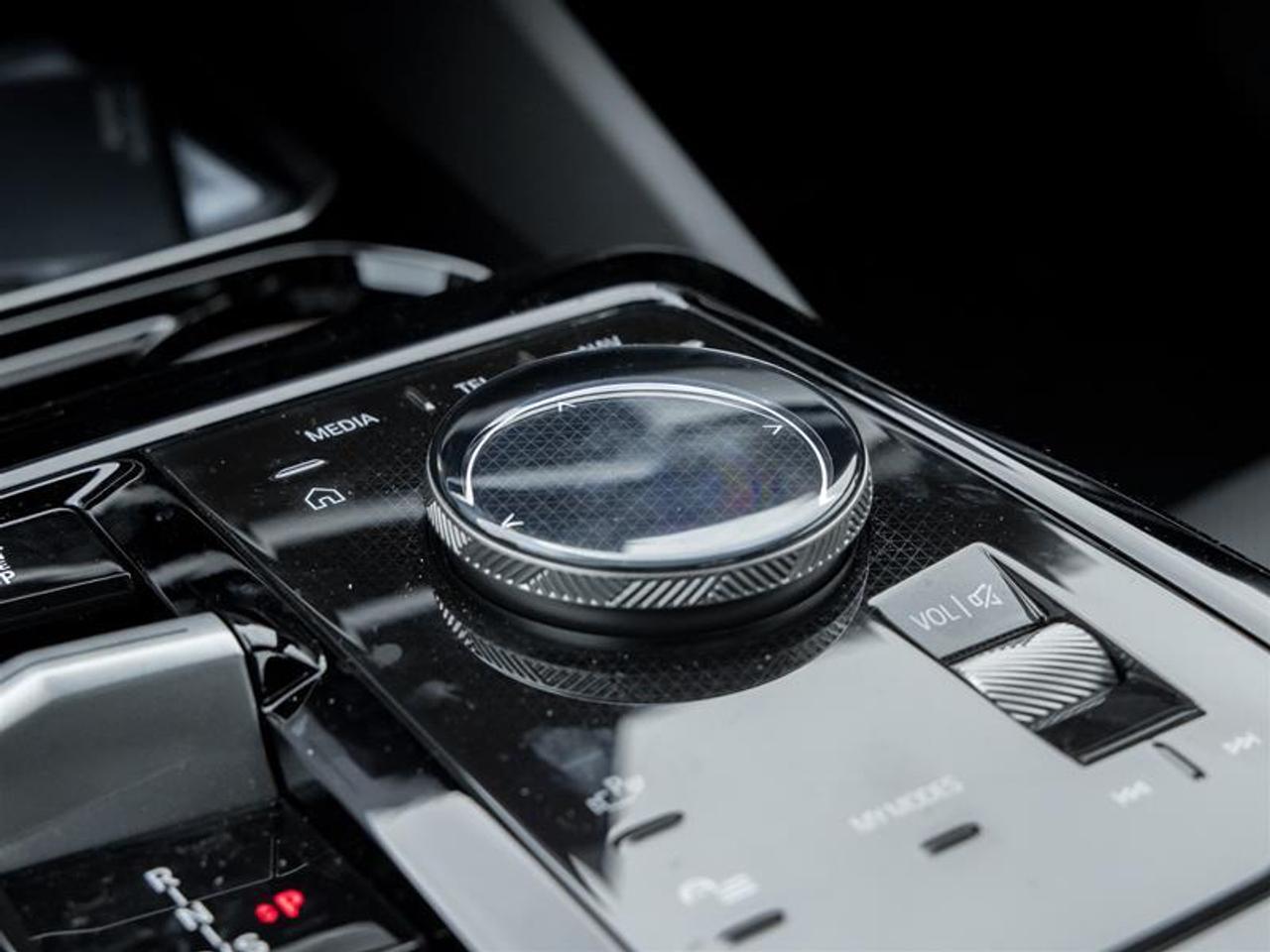 2026 BMW 540 i xDrive 4dr All-Wheel Drive Sedan Photo