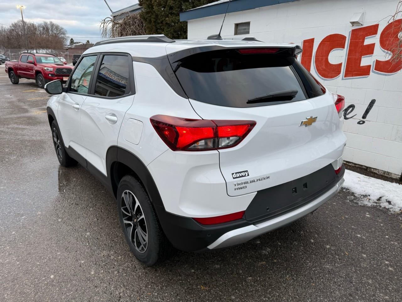 2025 Chevrolet TrailBlazer LT 4dr All-Wheel Drive Photo4