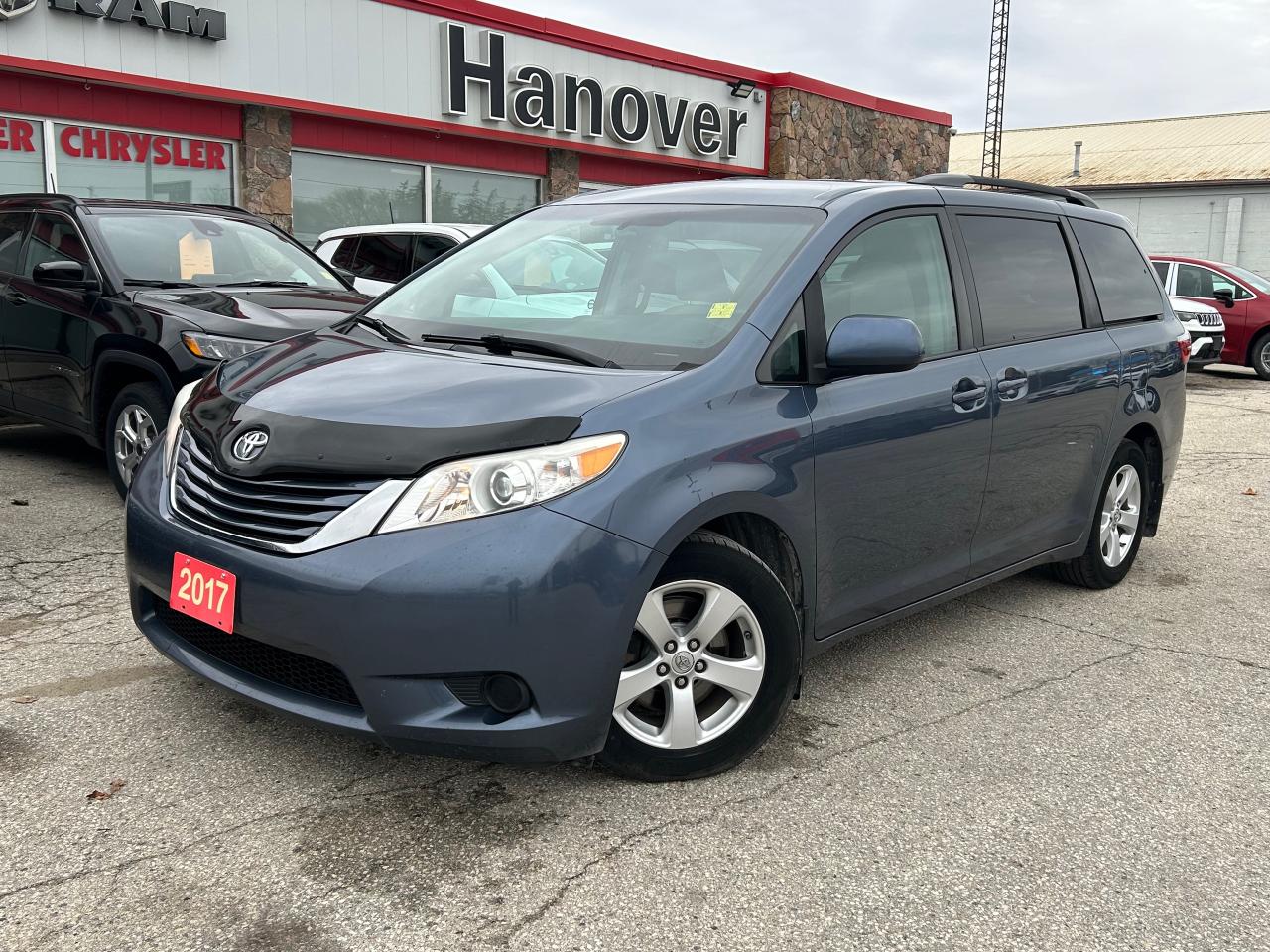 2017 Toyota Sienna LE 8 Passenger 4dr Front-wheel Drive Passenger Van Photo0