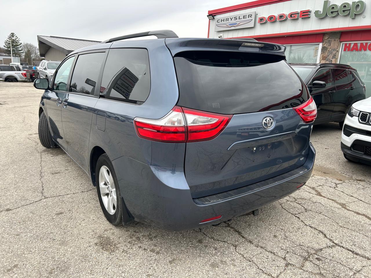2017 Toyota Sienna LE 8 Passenger 4dr Front-wheel Drive Passenger Van Photo