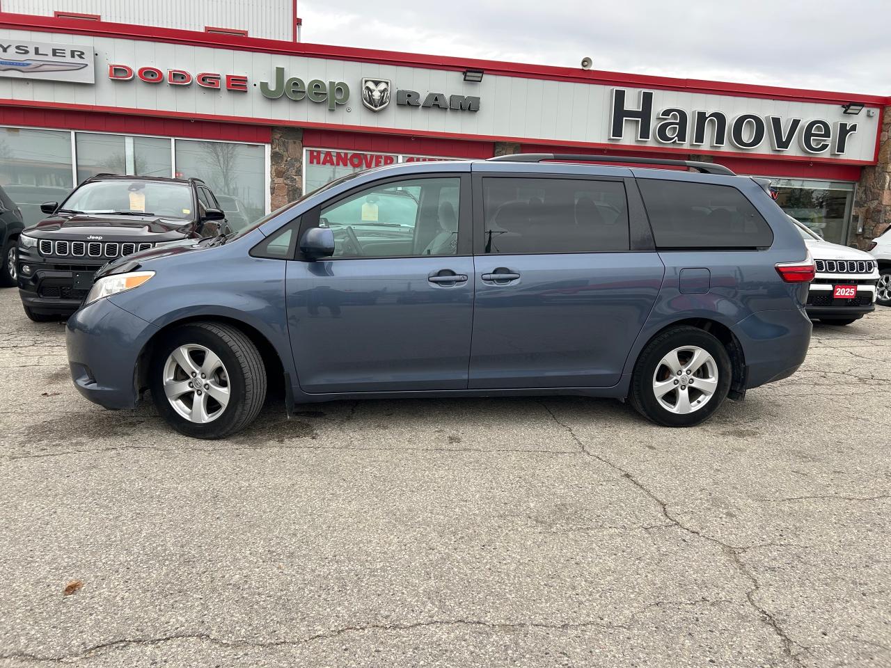2017 Toyota Sienna LE 8 Passenger 4dr Front-wheel Drive Passenger Van Photo