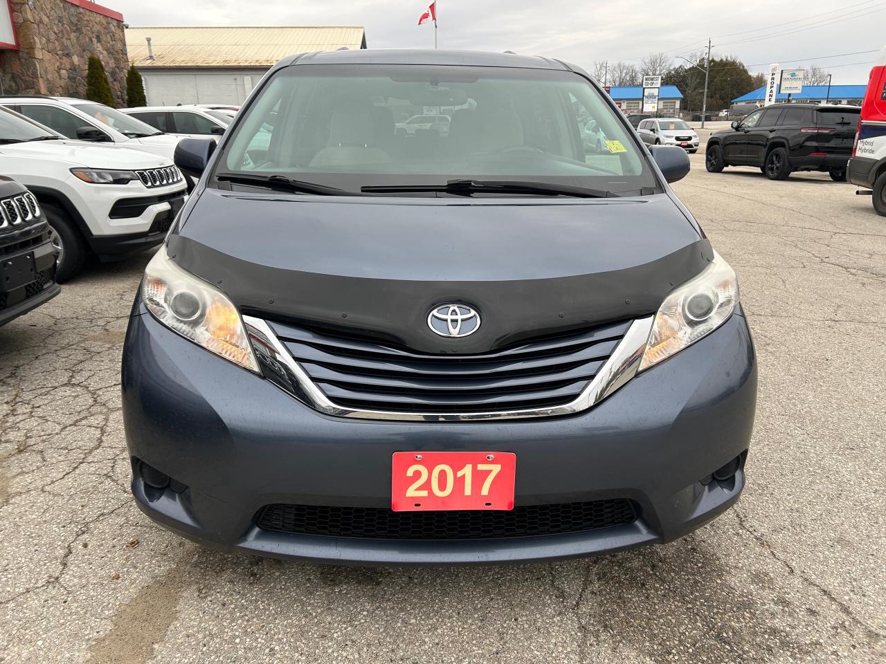 2017 Toyota Sienna LE 8 Passenger 4dr Front-wheel Drive Passenger Van Photo
