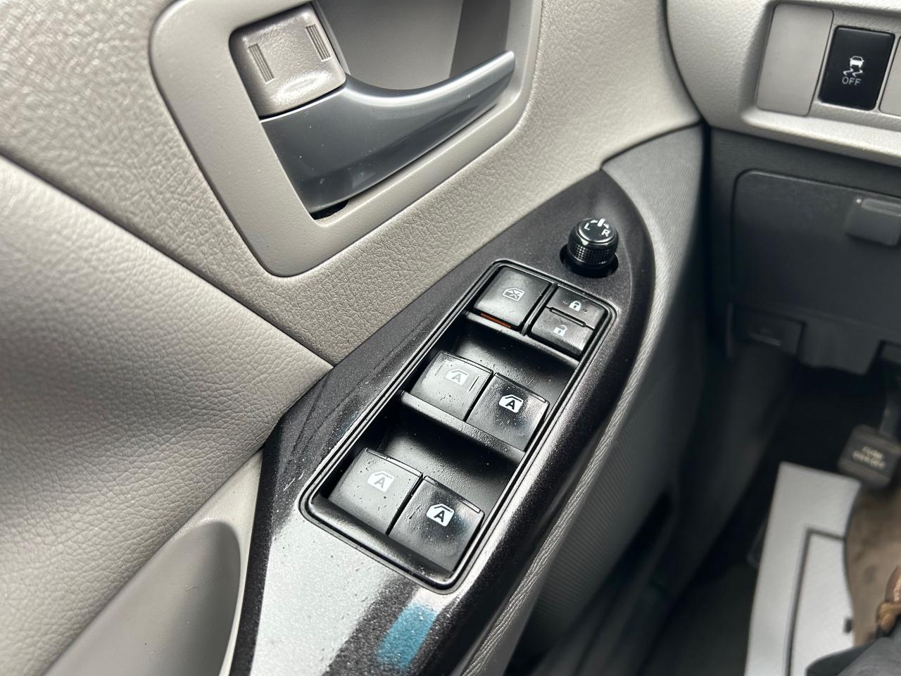 2017 Toyota Sienna LE 8 Passenger 4dr Front-wheel Drive Passenger Van Photo