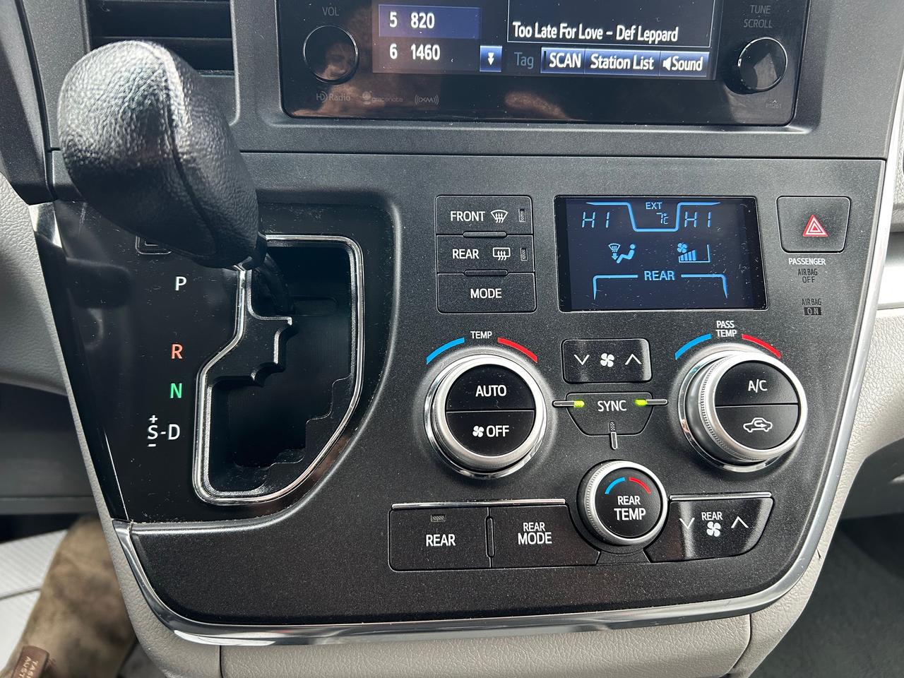 2017 Toyota Sienna LE 8 Passenger 4dr Front-wheel Drive Passenger Van Photo